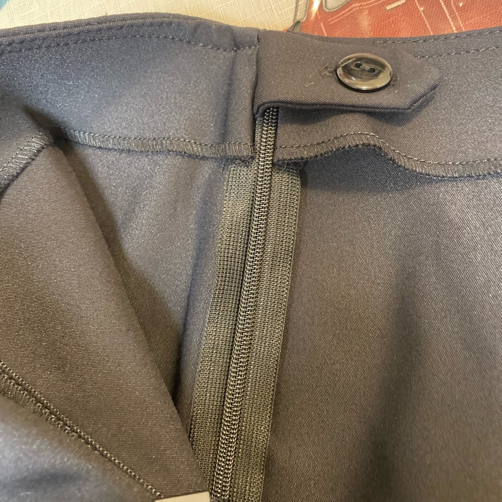 💕ST. JOHN Size 14 Seamed Ankle Zip Pants Flat Front Side Zip Crepe Black - Picture 9 of 16